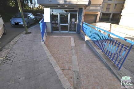 Foto Locale commerciale a Ragusa San Luigi - Archimede di 1060 m²