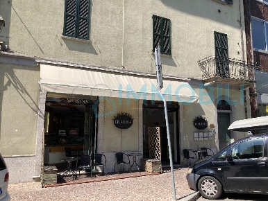 Foto Negozio in viale dante alighieri, Lecco Centro di 196 m² con 3 locali