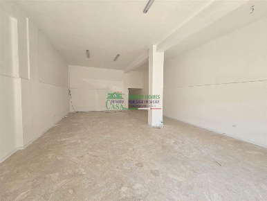 Foto Attività commerciale a Gela di 130 m² in affitto