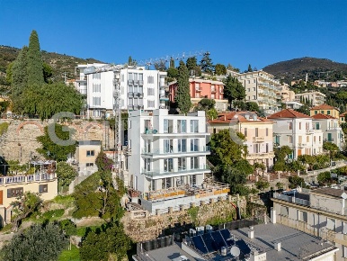 Foto Appartamento a Alassio Via Solva, Santa Croce di 160 m² con 4 locali
