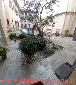 Foto Ufficio in via ferrario, Cremona Centro di 150 m² con 5 locali