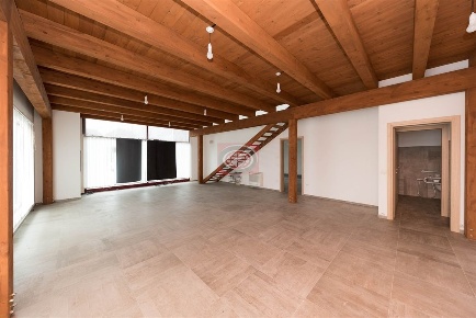 Foto Negozio a Cesena Villa Chiaviche - Calabrina di 130 m² con 2 locali