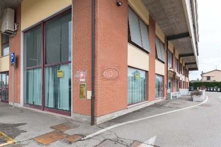 Foto Negozio a Cesena Villa Chiaviche - Calabrina di 120 m² con 2 locali