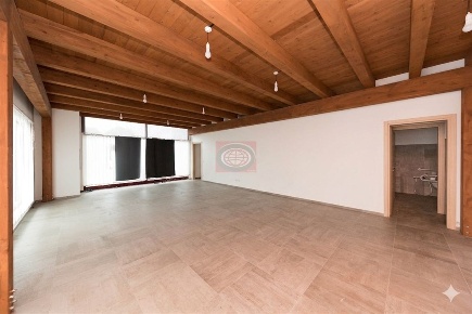 Foto Negozio a Cesena Villa Chiaviche - Calabrina di 120 m² con 2 locali
