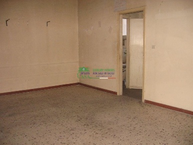 Foto Locale commerciale in C.SO HO CHI MIN, Comiso Centro di 150 m²