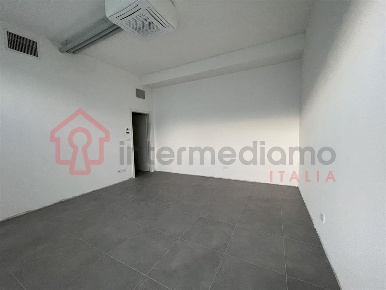 Foto Attività commerciale a Arco di 35 m² con 1 locali in affitto