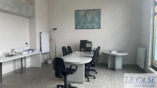 Foto Negozio a Corbetta di 60 m² con 3 locali in vendita