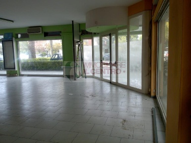 Foto Negozio a Massa di 300 m² in vendita