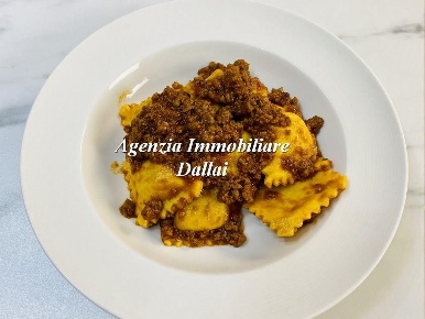Foto Ristorante in Via Roma, Scarperia e San Piero Scarperia di 128 m²