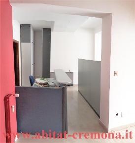 Foto Ufficio in piazza roma, Cremona Centro di 190 m² con 4 locali