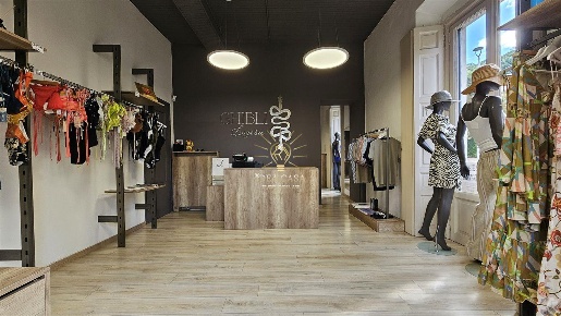 Foto Negozio in manara, Barzanò Centro di 92 m² con 3 locali in affitto