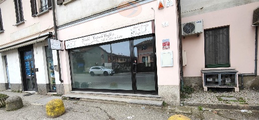 Foto Negozio in Viale Milano, Camparada Centro di 82 m² con 2 locali
