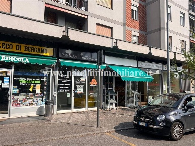 Foto Negozio in Via Rossini, Bergamo Longuelo di 50 m² in vendita