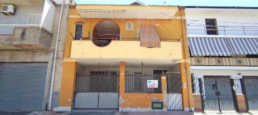 Foto Casa indipendente in Via Miller Glenn, Gela Centro di 320 m²