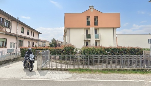 Foto Box in Via Po, Meda di 14 m² con 1 locali in vendita