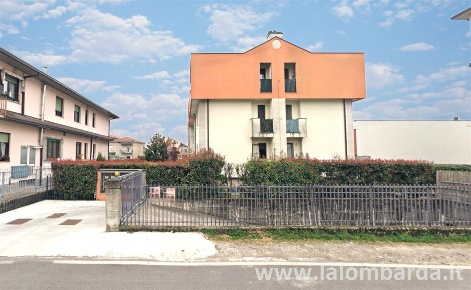Foto Box in Via Po, Meda di 14 m² con 1 locali in vendita