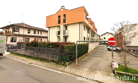 Foto Box in Via Po, Meda di 14 m² con 1 locali in vendita