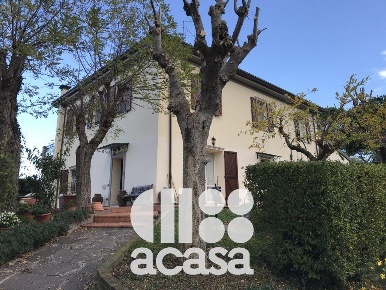 Foto Villa unifamiliare a Rimini di 380 m² con 9 locali in vendita