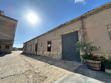 Foto Magazzino a Ragusa Conservatore - San Giacomo di 120 m² con 2 locali