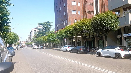 Foto Negozio a Monza di 200 m² con 2 locali in vendita