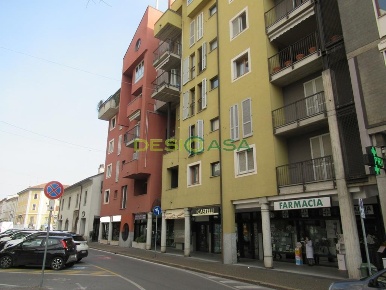 Foto Negozio in Via Garibaldi, Desio di 79 m² con 2 locali in vendita