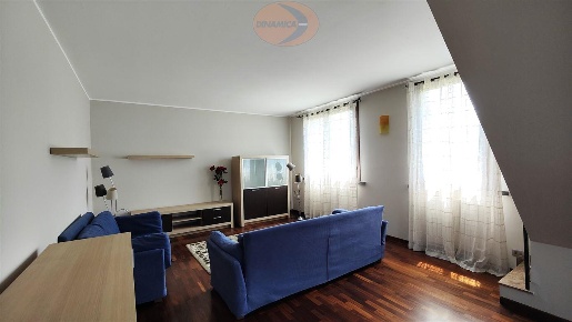 Foto Appartamento in Via Madonnina, Missaglia di 192 m² con 5 locali