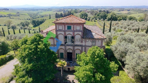 Foto Villa unifamiliare a Siena Ruffolo - Taverne d'Arbia di 550 m²