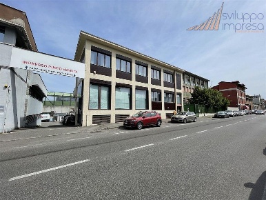 Foto Capannone industriale in Via Luigi Cadorna, Cormano di 843 m²