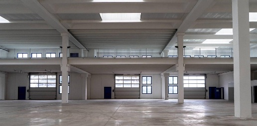Foto Capannone industriale a Cantù di 3700 m² in vendita