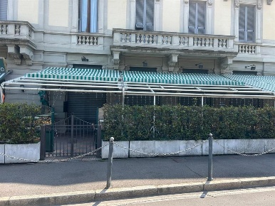 Foto Attività commerciale in piazza risorgimento, Rovellasca di 200 m²