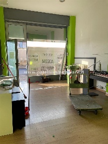 Foto Negozio in VIA SPINO, Bergamo Canovine di 90 m² con 2 locali