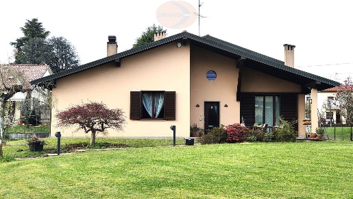 Foto Villa unifamiliare in Via Puecher, Casatenovo Campofiorenzo-california