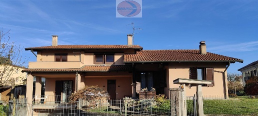 Foto Villa unifamiliare in Via Puecher, Casatenovo Campofiorenzo-california