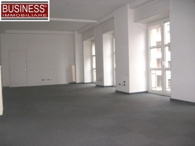 Foto Ufficio in Viale Tunisia, Milano Repubblica di 300 m² con 10 locali