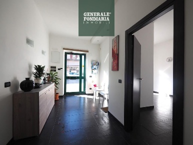 Foto Ufficio a Bolano di 105 m² con 4 locali in vendita
