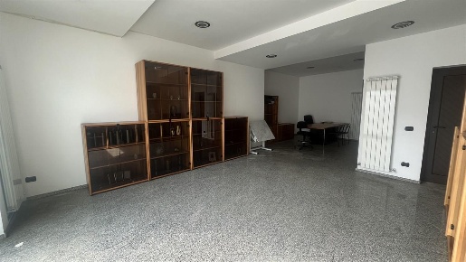 Foto Negozio in via verdi\, Cesate di 48 m² con 2 locali in vendita