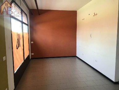 Foto Negozio in via mazzini, Gambolò Centro di 85 m² con 2 locali