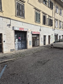 Foto Locale commerciale a Firenze di 270 m² con 5 locali in vendita