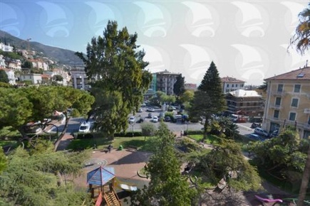 Foto Negozio a Alassio Borgo Coscia di 70 m² con 1 locali in vendita