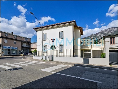 Foto Ufficio in corso promessi sposi, Lecco Caleotto di 400 m² con 7 locali