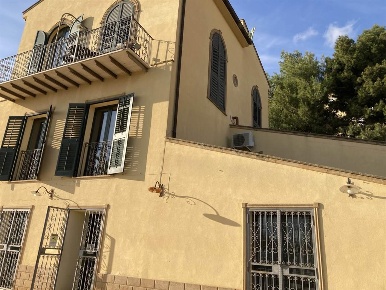 Foto Locale commerciale in Via Dante, Agrigento di 220 m² con 10 locali