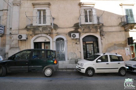 Foto Locale commerciale a Ragusa Centro di 110 m² con 1 locali in vendita
