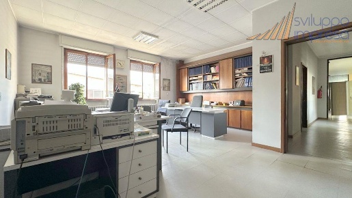 Foto Capannone industriale in via Galileo Galilei, Bresso di 2260 m²