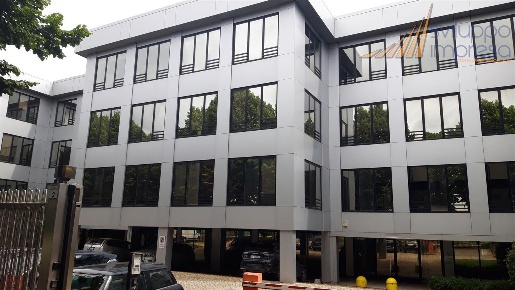 Foto Ufficio in via de Capitani, Agrate Brianza Centro di 1270 m²