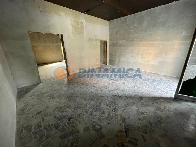 Foto Locale commerciale in via mario riva, Paderno d'Adda di 150 m²