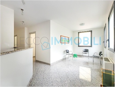 Foto Ufficio in corso martiri della liberazione, Lecco Centro di 108 m²