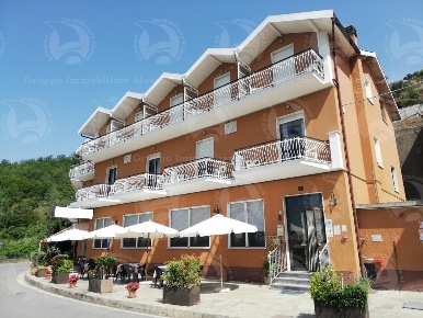 Foto Hotel a Albenga di 1200 m² con 27 locali in vendita