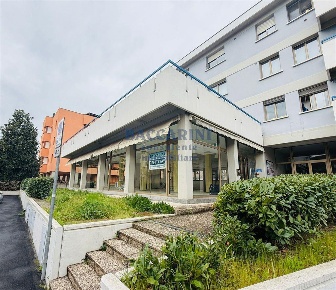 Foto Negozio in VIA BETTISI, Faenza di 350 m² con 1 locali in affitto