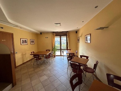 Foto Attività commerciale in via mazzini, Calolziocorte Centro di 85 m²