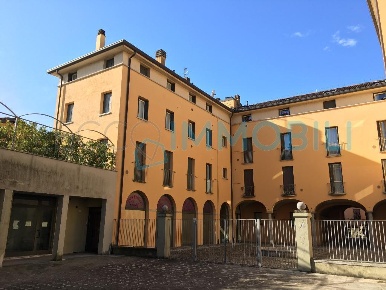 Foto Negozio in via F.lli Bandiera, Lecco Castello di 70 m² con 1 locali